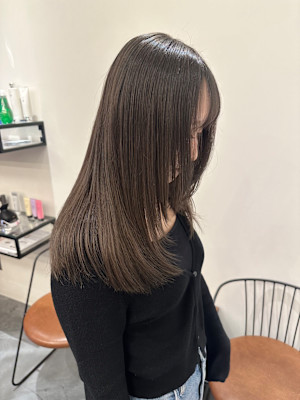 池袋 イルミナカラー ストレート レイヤーカット アッシュ♪