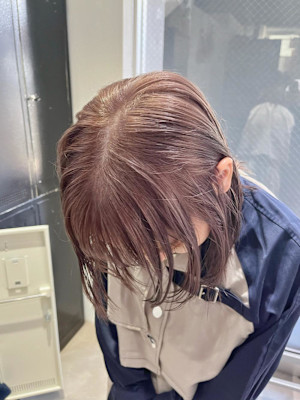 ホワイトベージュ　ホワイトカラー　抜きっぱなしブロンド