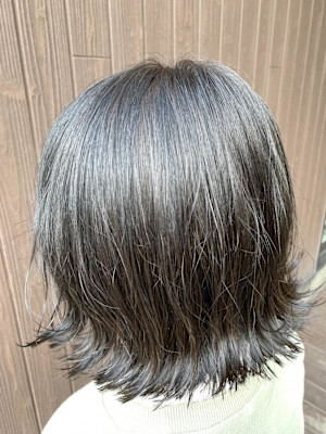 オリーブグレージュ