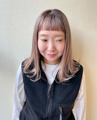 ミルクティーベージュ×眉上バング