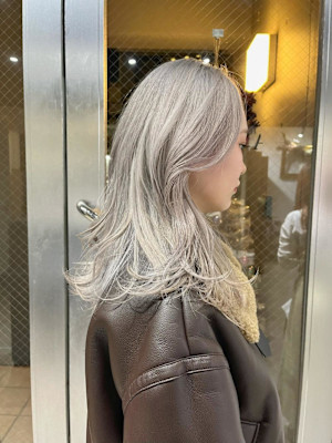 ホワイトベージュ　ホワイトカラー　抜きっぱなしブロンド