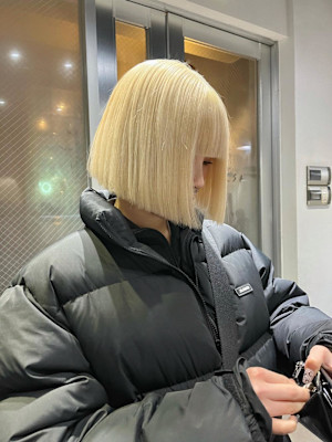 ホワイトベージュ　ホワイトカラー　抜きっぱなしブロンド