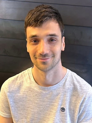 メンズショート　ツーブロック　サイドパート　アップバング