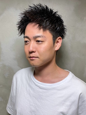 ツイストスパイラルパーマ　ツーブロック　アップバング