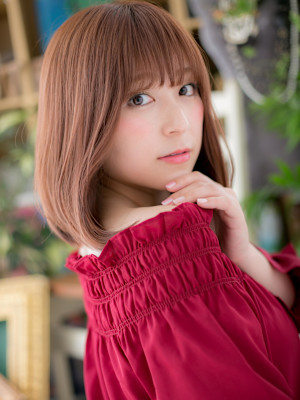 大人かわいいツヤ髪ピンクベージュ前下がり　ヘルシースタイル