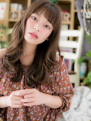 ミルクティーカラーくせ毛風小顔韓国風ロング　ニュアンスカラー