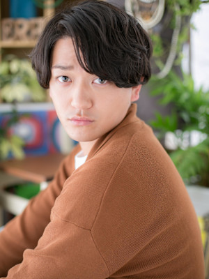 七三サイドグラデーション◎無造作パーマ　アッシュブラック