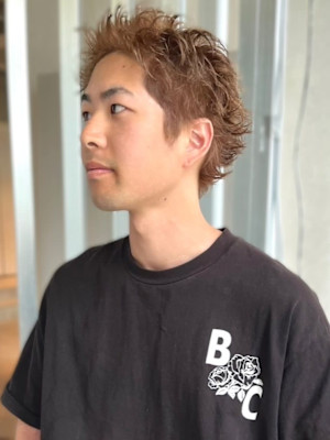 アップバング　ブリーチカラー　ベージュ　メンズショート　束感