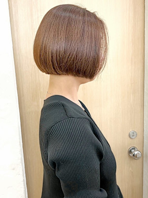 まとまるボブヘア　透明感ブラウンカラー