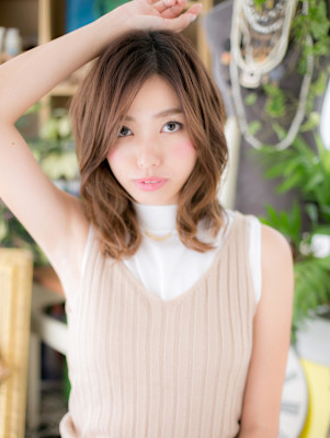 バレイヤージュニュアンスパーマ外国人風ロブ　斜めバング