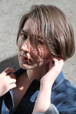 暗髪顔周りレイヤー