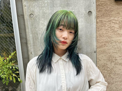 レイヤーカット　ウルフカット　グリーンカラー　ローライト