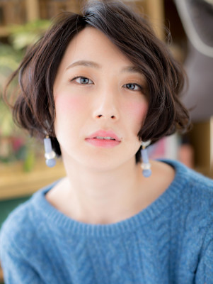 抜け感アシンメトリー前下がり小顔ミニボブ　マッシュパーマ