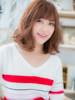 外国人風バレイヤージュ小顔ベージュピンク　フレンチカジュアル