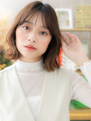 韓国風イヤリングカラー外ハネくびれボブディ　グレーベージュ