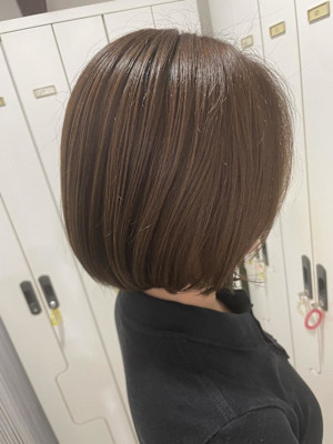 オリーブベージュ