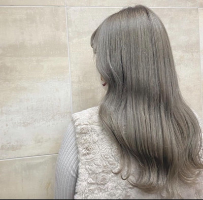 透け感たっぷりグレージュ