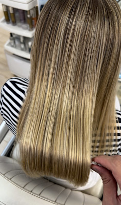 バレイヤージュ風ハイライトカラー