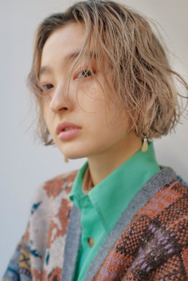 ミニボブ　ホワイトベージュ　ミルクティーベージュ