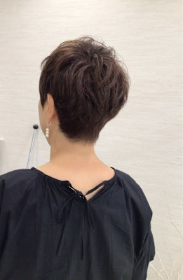 ベージュオリーブカラー　夏向きショート