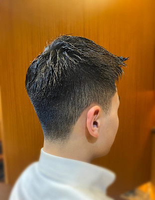 刈り上げ アップバング 理容室