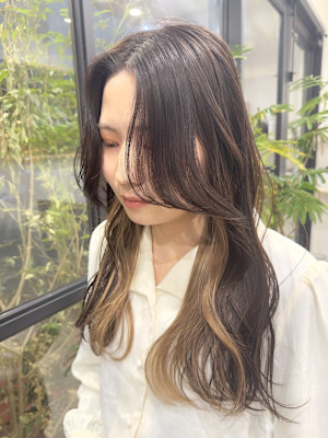 20代/30代/インナーカラー/センターパート/ベージュ