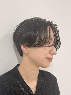 センターパートショートスタイル