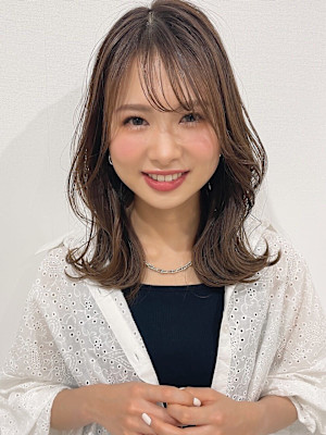 外ハネくびれゆるウェーブヘア