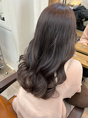 大人レイヤーロングアッシュグレーベージュ韓国波巻きウェーブ