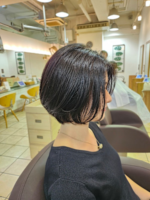 大人可愛い　丸みショートボブ