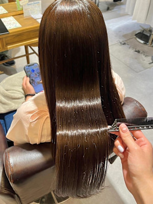 ツヤツヤのナチュラルブラウンカラー