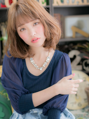 前下がり大人かわいいくせ毛風小顔グラボブ　ことりベージュ
