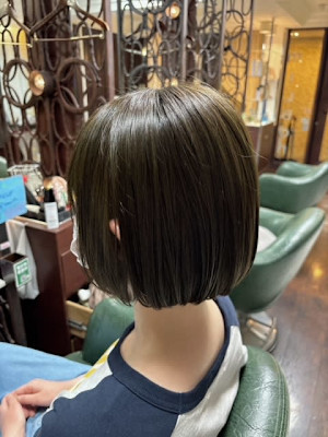きりっぱなしボブ×オリーブカラー
