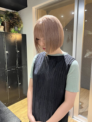 ミルクティーベージュ　グレージュ　タッセルボブ