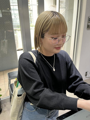 ミルクティーベージュ　グレージュ　タッセルボブ