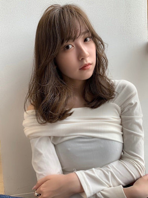 レイヤーロング美髪くびれワンカールシルキーグレージュ