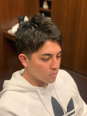 前上げツーブロック刈り上げ