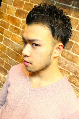 大人の男らしさが漂うワイルドツーブロック