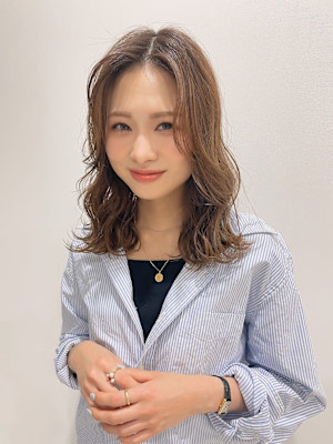 小顔センターパートミディアム