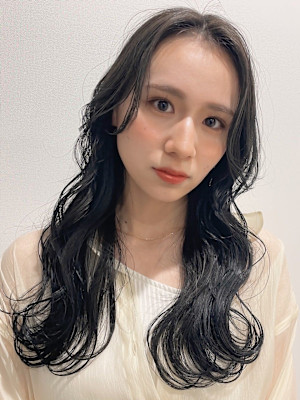 抜け感フェザーパーマ小顔センターパート