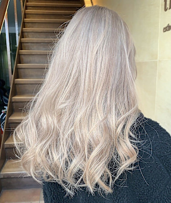 ホワイトベージュ、スノーベージュ　[tiptop目白店」