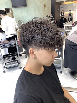 メンズ　前下がりマッシュ