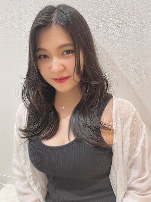 黒髪ゆるウェーブヘア