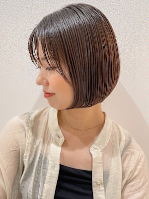 艶感切りっぱなしボブ
