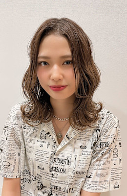 アッシュベージュくびれミディアム