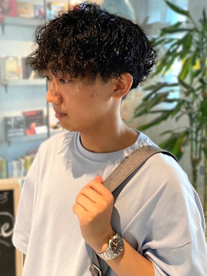 ツイストスパイラルパーマ　マッシュショート　束感　アッシュ