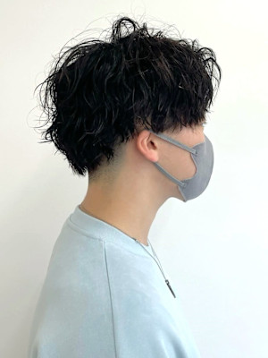 ツイストスパイラルパーマ　ツーブロックマッシュ　ニュアンス