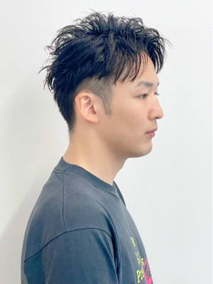 刈り上げツーブロック　シークレットパーマ　束感スタイリング