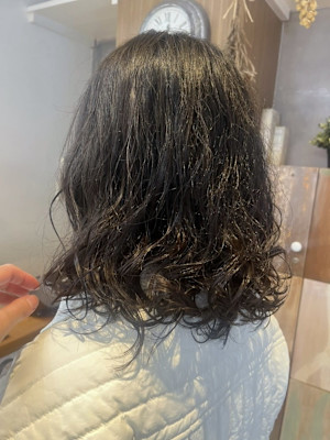 ミディアムパーマ　ふんわりパーマ　簡単スタイリング