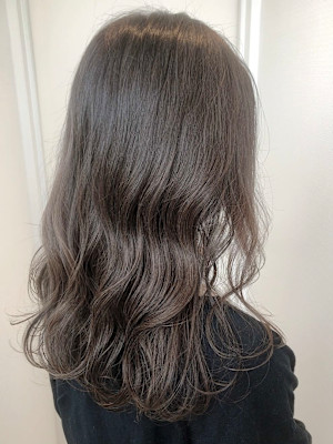 オリーブベージュ